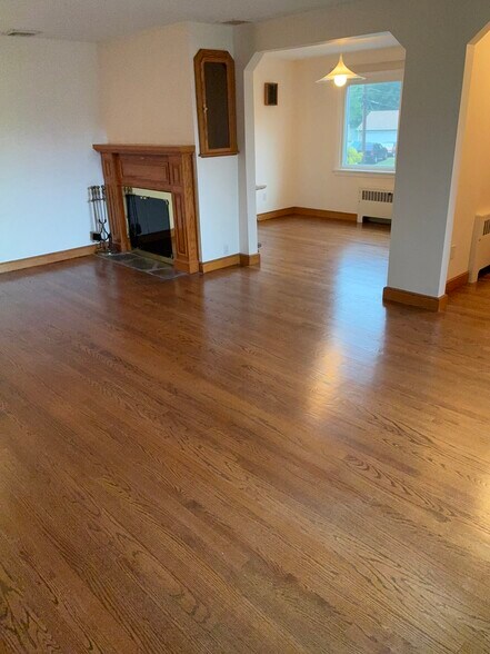 Living room - 197 Carter Ln