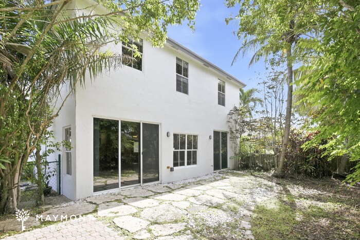 Building Photo - 20742 NW 3rd Ct