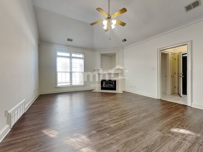 Building Photo - 1015 Warwick Pl