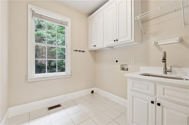 Building Photo - 870 Longstone Landing