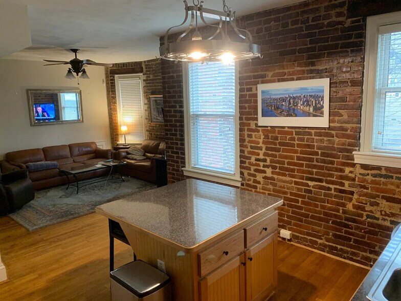 Primary Photo - 1409 Colonial Ave