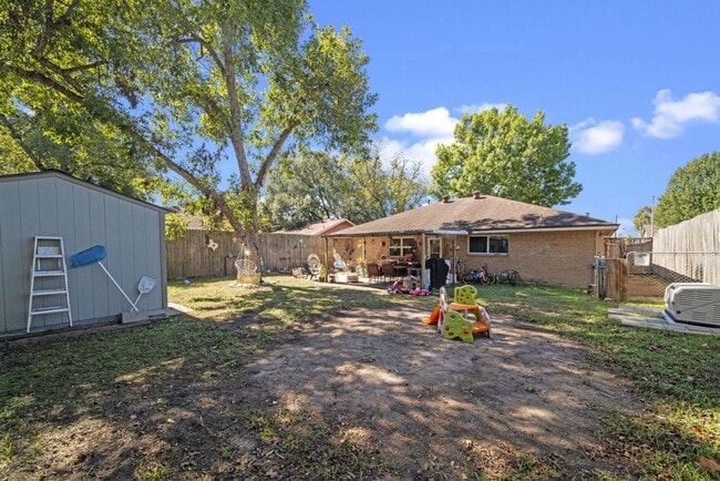 Building Photo - 8606 Twisting Vine Ln