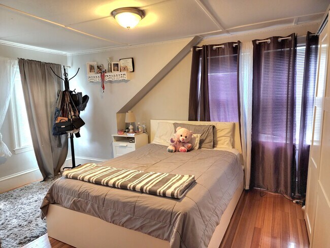 Building Photo - 82 Temple Ave