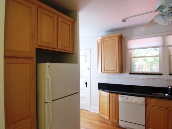 Building Photo - 1226 Simpson St