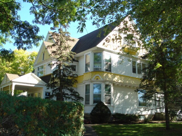 Primary Photo - 207 West Ave S