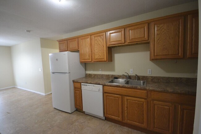 Building Photo - 432 Birchwood Duplex