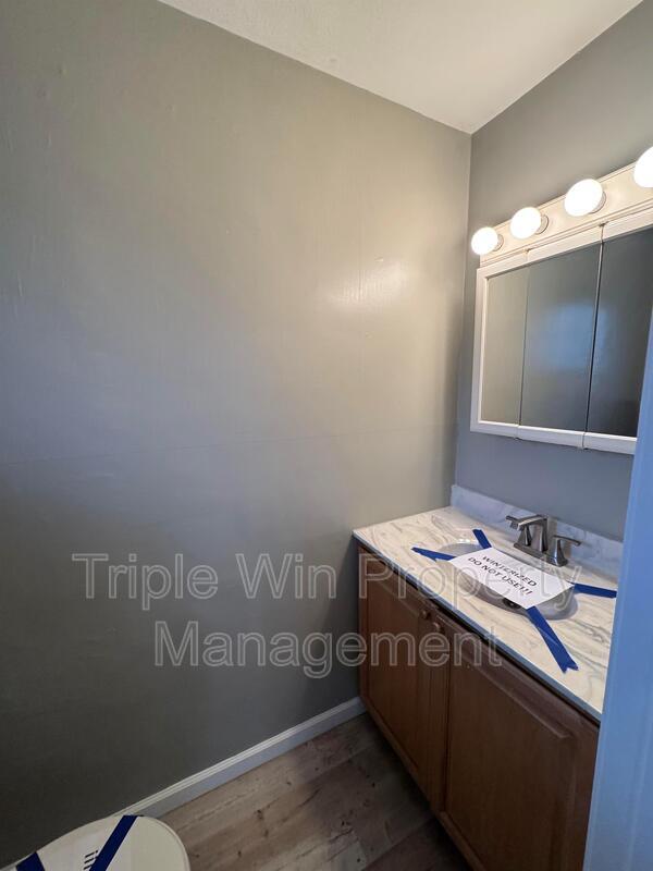 Building Photo - 8000 Noel Ct