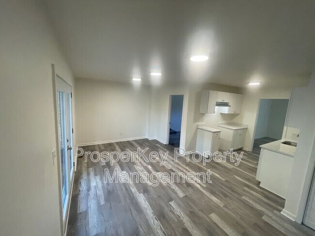 Building Photo - 246 Pinetree Cir