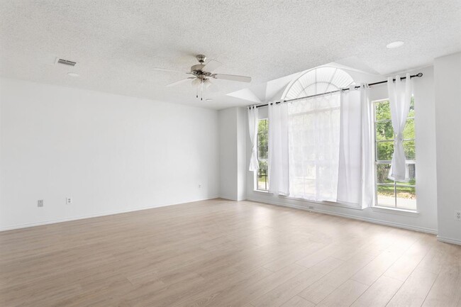 Building Photo - 1702 Spiderlily View
