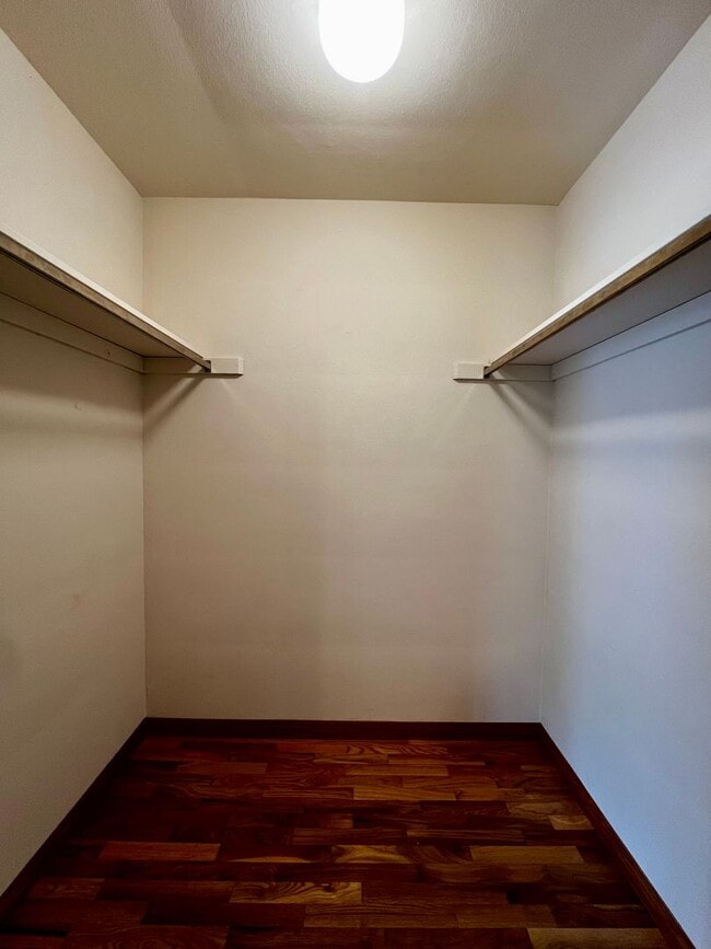 Building Photo - 608-610 Estee Court - Yakima