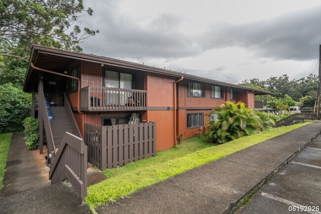 Building Photo - $2,800/ 2 Bed/ 1 Bath/ 2 Parking Hidden in the Heights - Your Private Green Escape on O'ahu