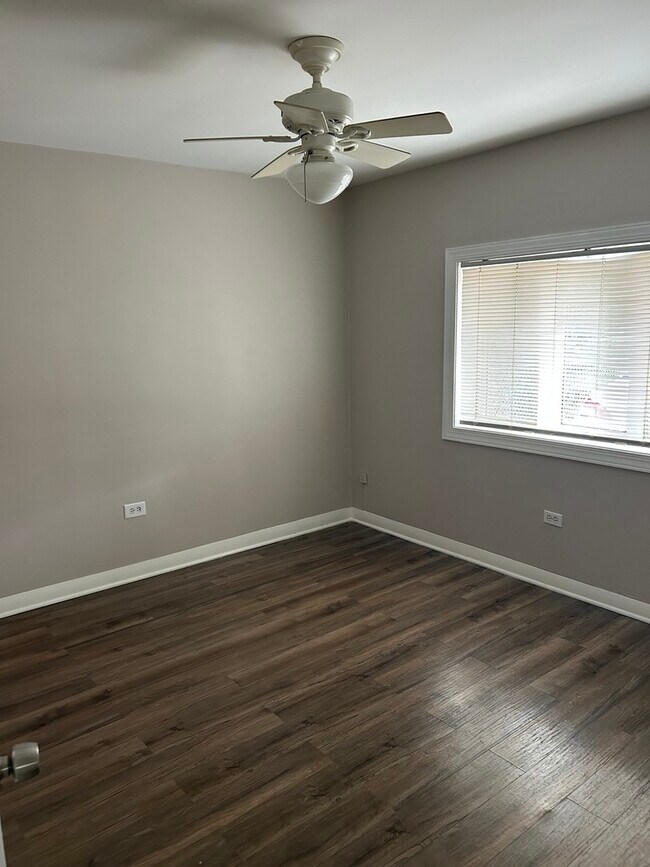 Building Photo - 3505 S Oak Park Ave