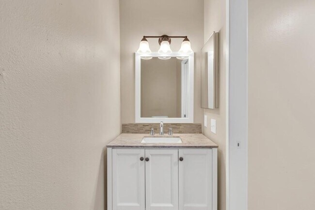 Building Photo - 4082 Weymouth Ln
