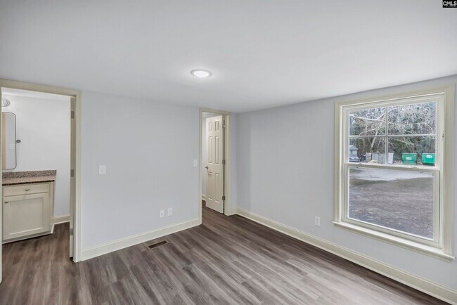 Building Photo - 152 Robin Rd