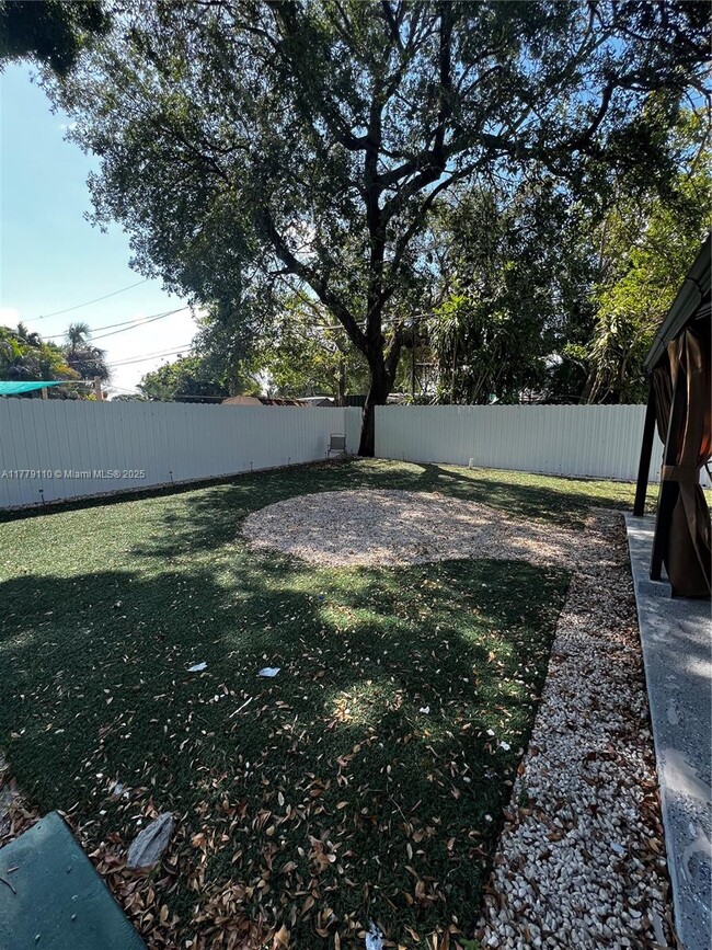 Building Photo - 1270 SW 29th St