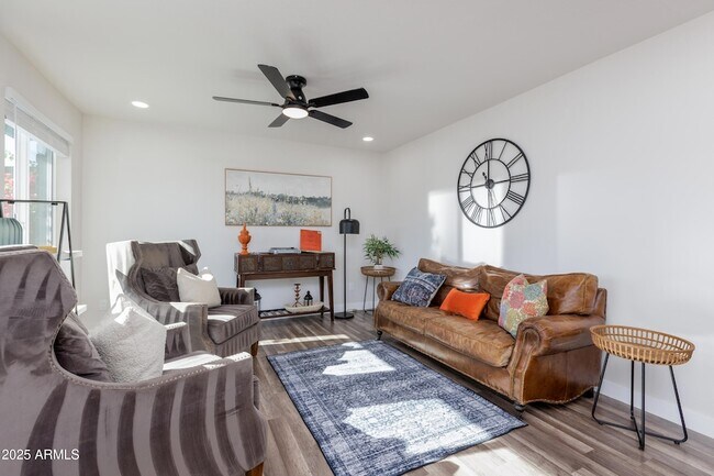 Building Photo - 2936 W Michelle Dr