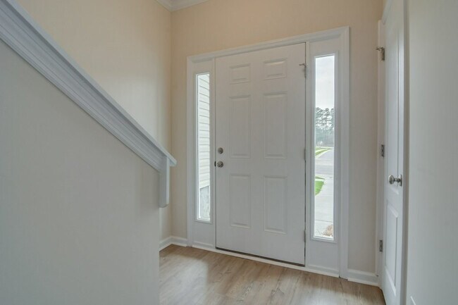 Building Photo - 415 Amesbury Dr