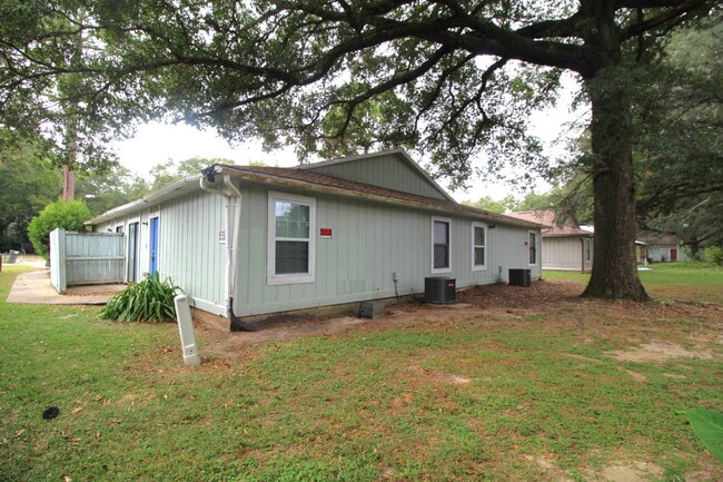 Building Photo - Move-In Ready 2-Bedroom Apartment –Special...