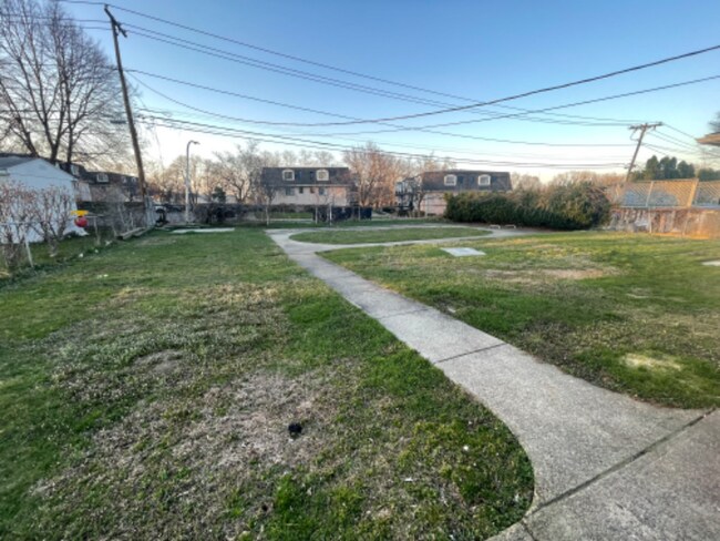 Building Photo - 44 Brookdale Park