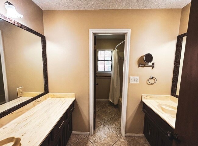 Building Photo - 105 Bluebird Cir