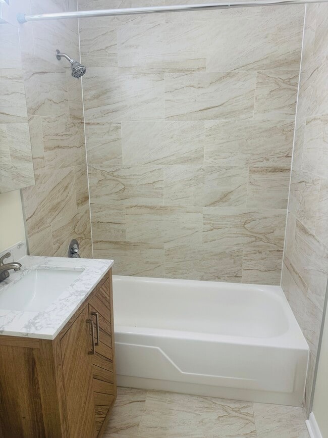 Building Photo - 8970 N Parkside Ave