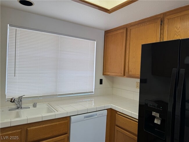 Building Photo - 1412 Bent Arrow Dr