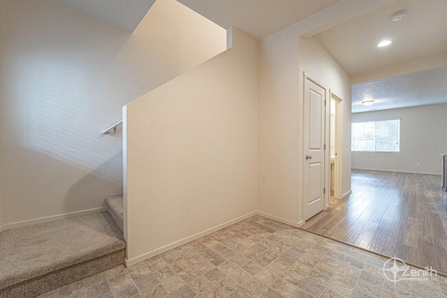 Building Photo - 1400 NE 85th Way