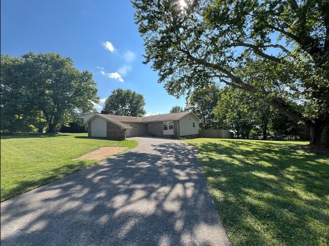 Building Photo - 2805 Big Bend Dr