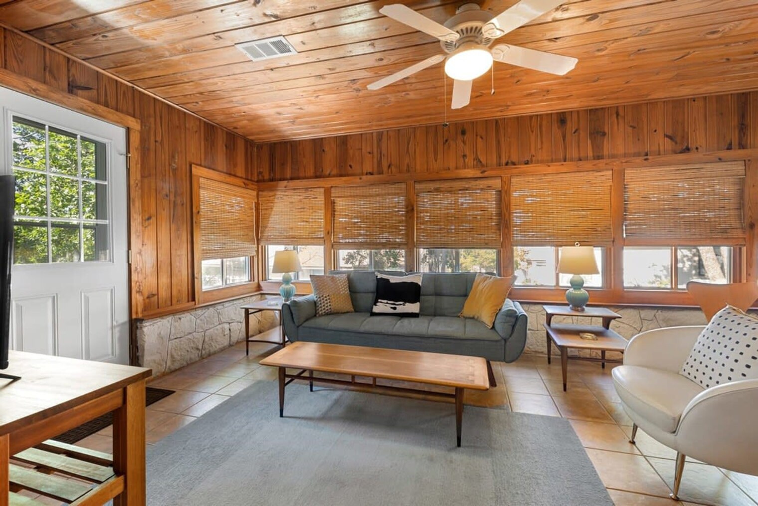 Building Photo - 200 Woodcreek Dr