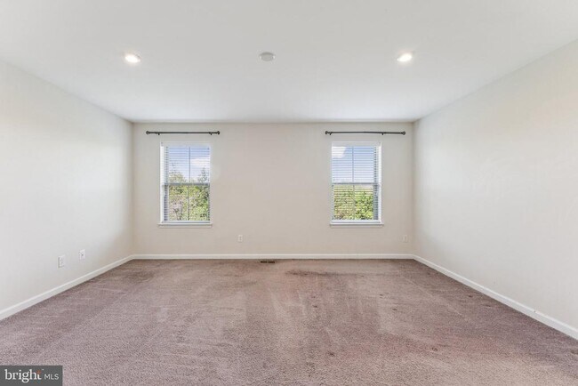 Building Photo - 43422 Robey Sq