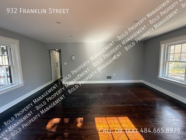 Building Photo - 932 Franklin St