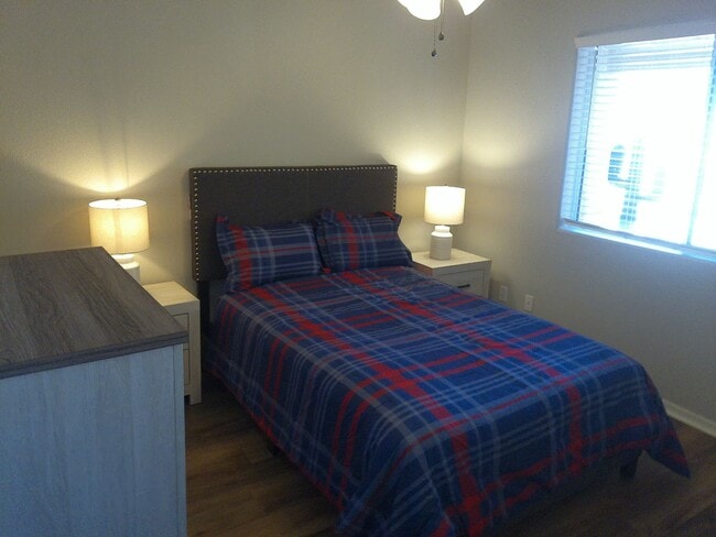 Building Photo - Seasonal rental 2 bedrooms 2 bathrooms