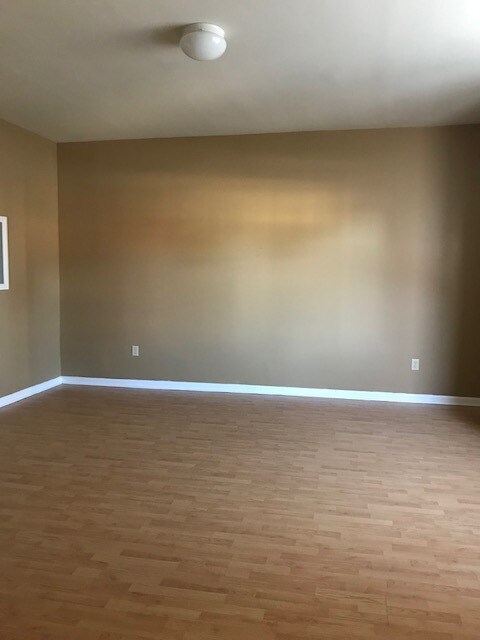 Living - 33 N Hanover St