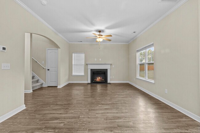 Building Photo - 405 Crestmont Ct