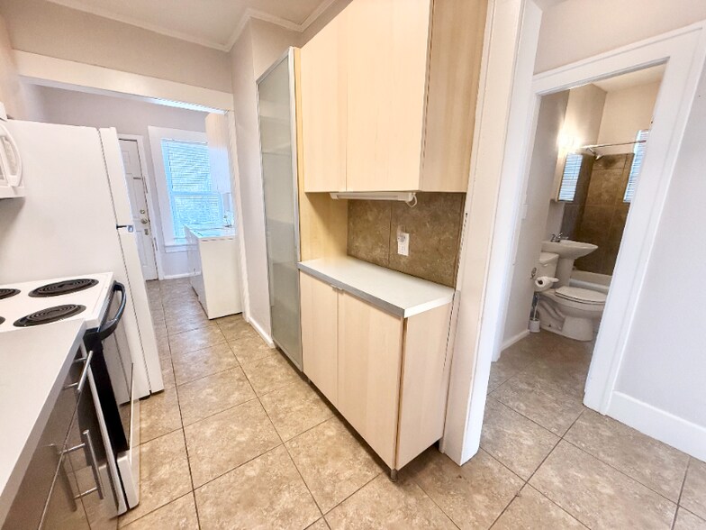 Building Photo - 520 S Fannin Ave