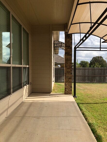 Building Photo - 7617 Red Valley Way