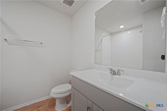 Building Photo - 465 Payton Dr