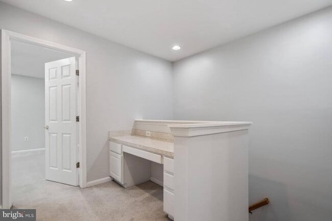 Building Photo - 8648 Royal Worcester Ln