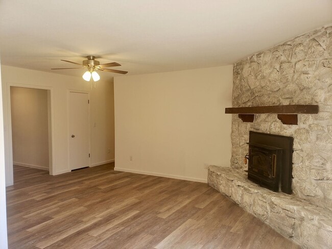 Building Photo - Primrose Market Place - Battlefield Mall A...