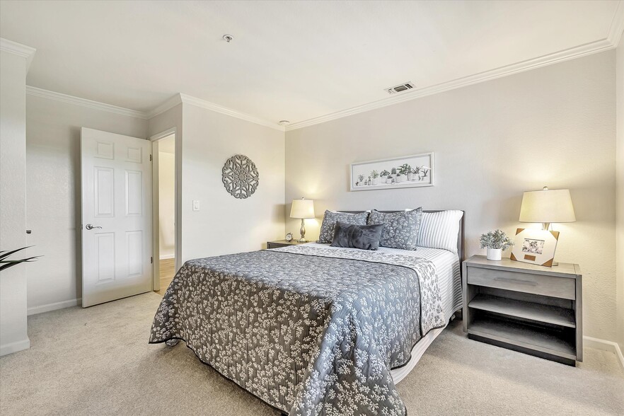 Building Photo - 440 Bollinger Canyon Ln