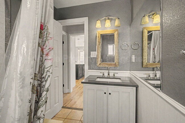 Building Photo - 2646 S Cherokee St