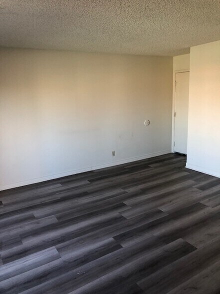 Building Photo - 1325 Hoover S St