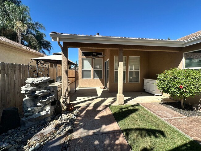 Building Photo - SE Visalia home coming soon!!