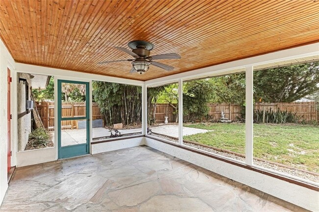 Building Photo - 2618 Valencia Dr