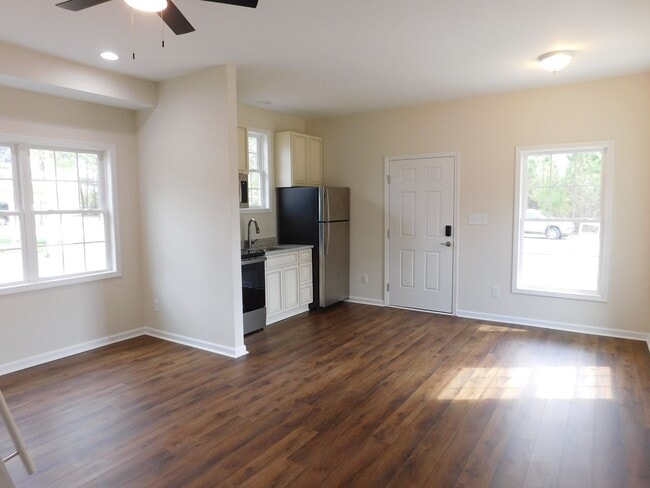 Building Photo - 240 Alexander Wy S