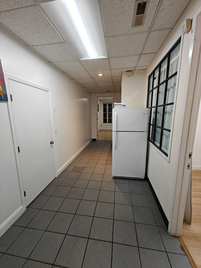 Building Photo - 733-739 Grant Ave / 30-40 Waverly Pl