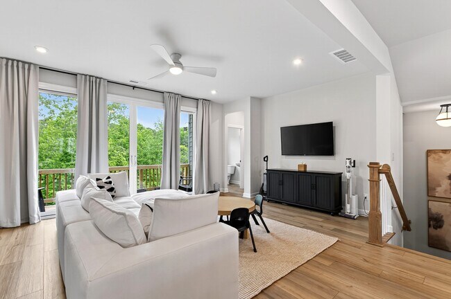 Building Photo - 4730 Cypress Tree Ln