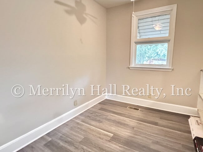 Building Photo - Freshly Updated 2BR Bungalow | New LVP Floors | Fenced Yard | Quiet Street