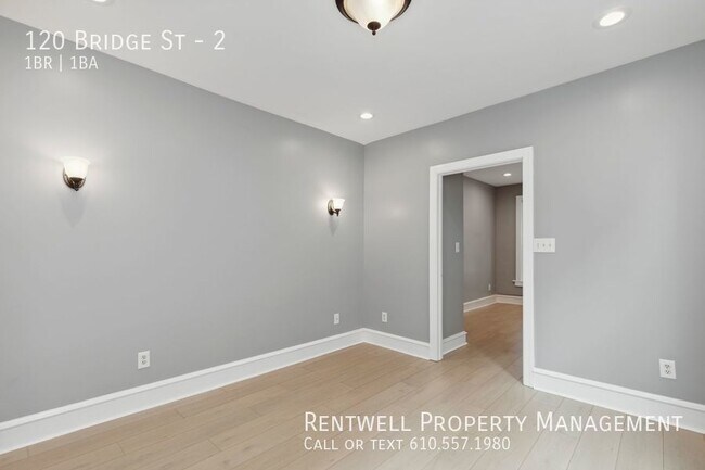 Building Photo - 1BR 1BA Apt.located in Downtown Phoenixvil...