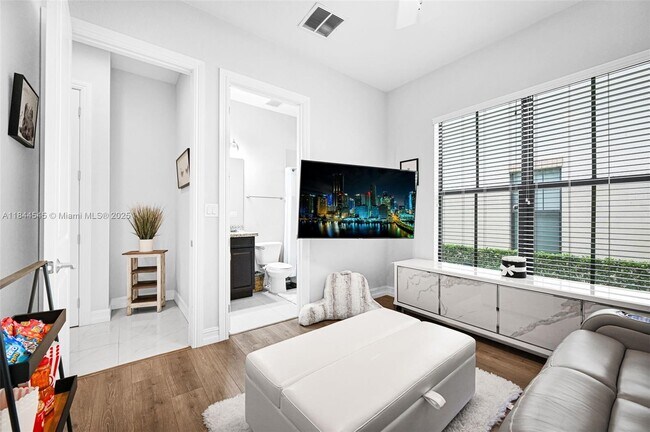 Building Photo - 8855 Watercrest Cir W